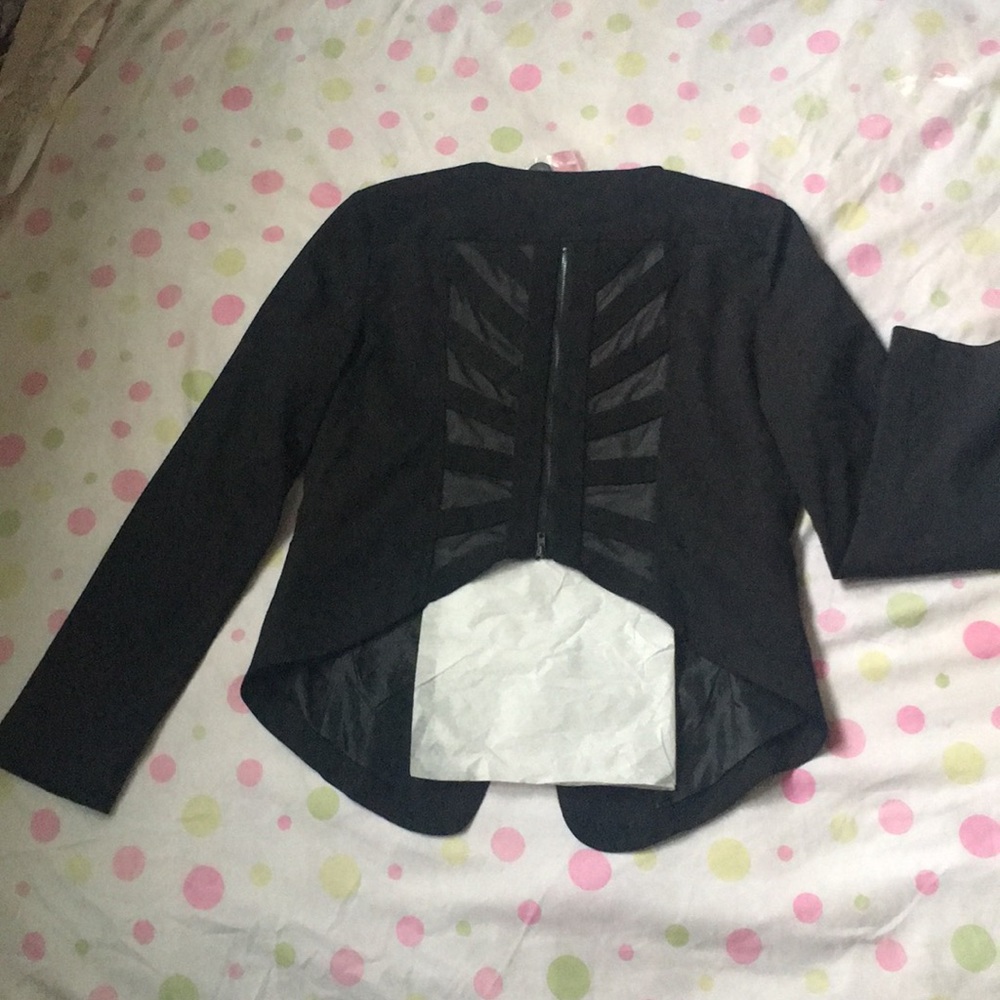 SUPER CUTE BLACK BLAZER
